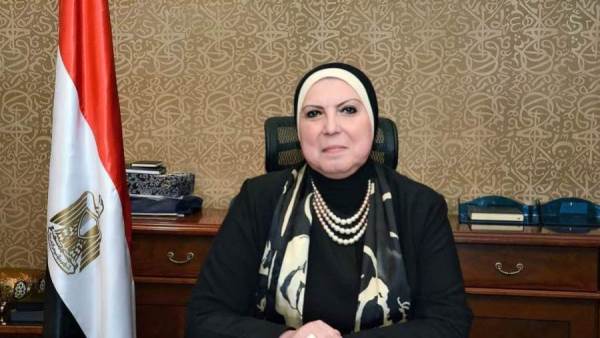 نيفين جامع