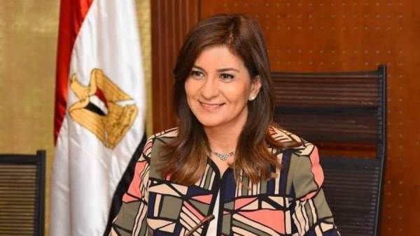 وزيرة الهجرة