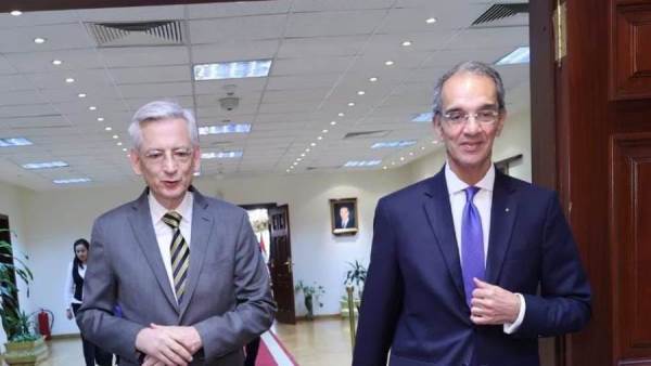 وزير الاتصالات والسفير الفرنسي بالقاهرة