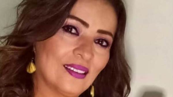 الفنانة مونيا