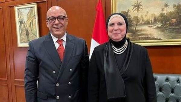 وزيرة التجارة والصناعة