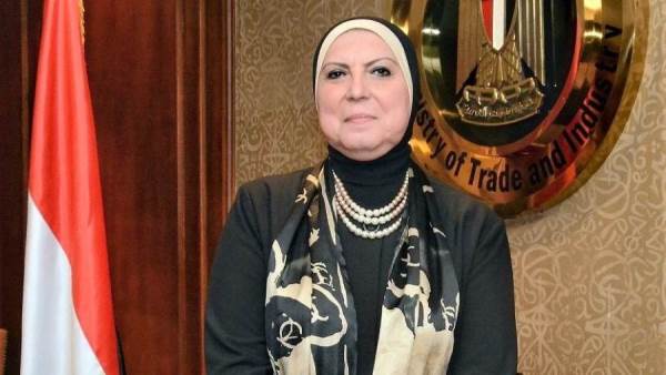 وزيرة التجارة والصناعة