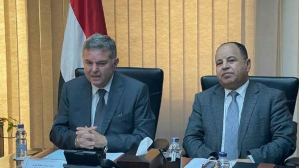 وزير المالية ووزير قطاع الأعمال العام
