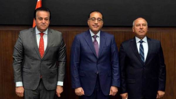 رئيس الوزراء بشهد توقيع برتوكول
