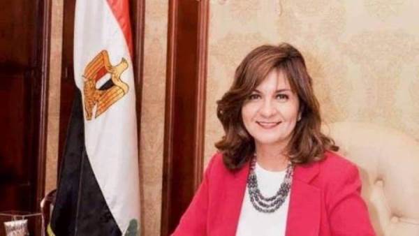 وزيرة الهجرة