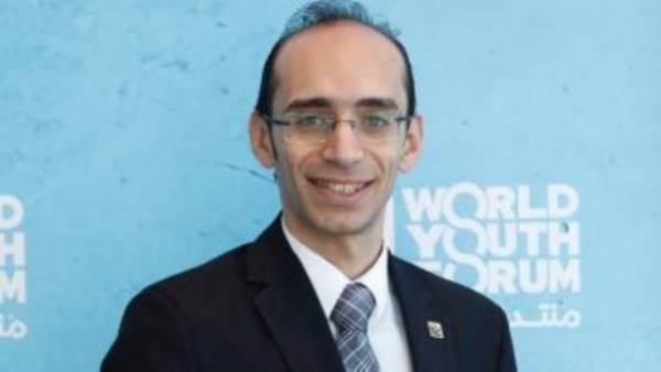 النائب محمد عبد العزيز