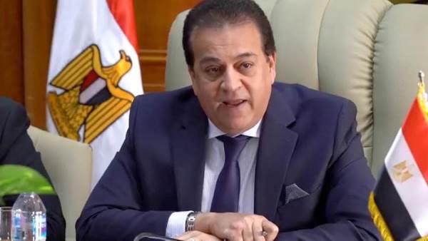 وزير التعليم العالي والبحث العلمي