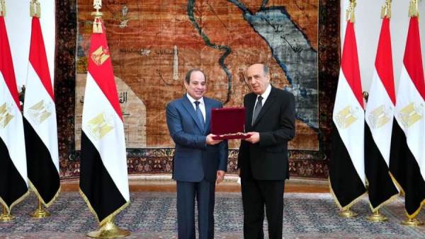 منح الرئيس وسام الجمهورية من الطبقة الاولى