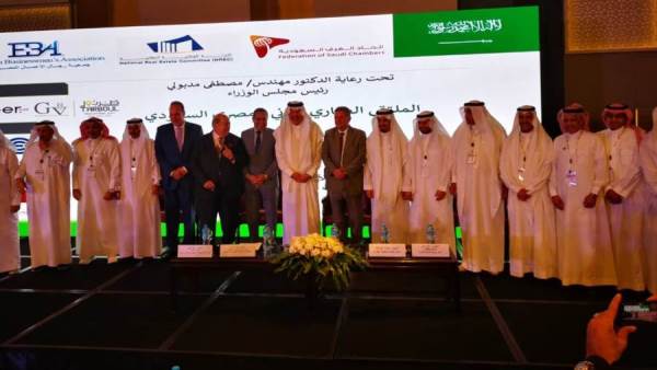 وزير قطاع الأعمال العام ورجال الأعمال السعوديين