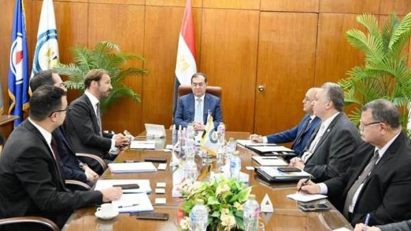 مباحثات وزير البترول ووفد البنك
