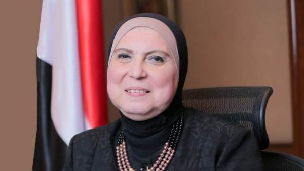 وزيرة التجارة والصناعة