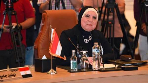 وزيرة التجارة والصناعة