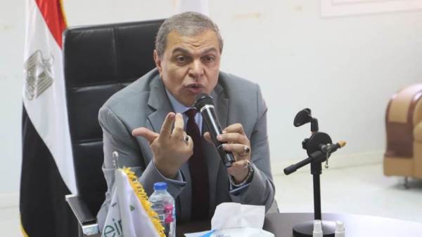 محمد سعفان وزير القوي العاملة