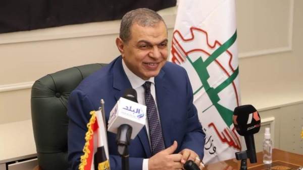 وزير القوي العاملة محمد سعفان