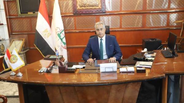 حسن شحاتة وزير القوى العاملة
