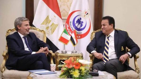 وزير الصحة والسفير الإيطالى