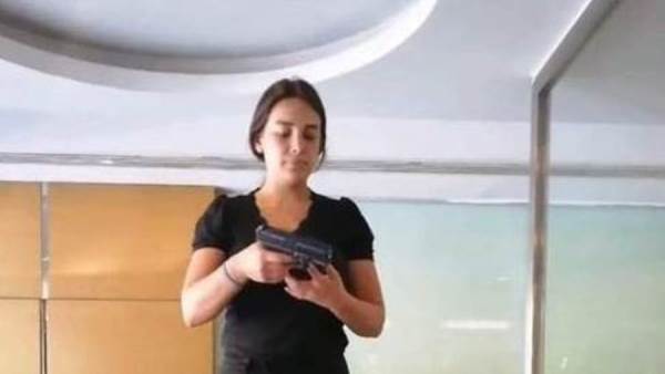 الفتاة اللبنانية سالي حافظ