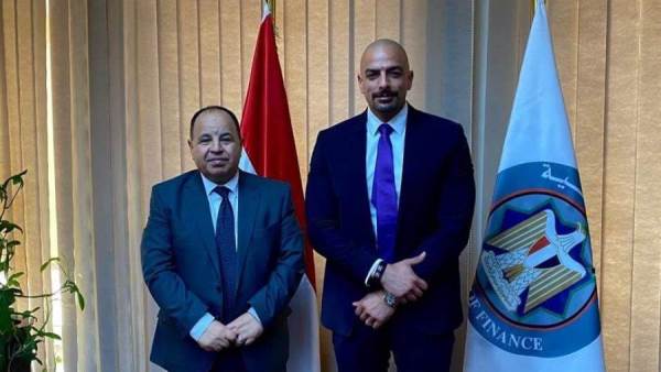 وزير المالية ومدير عام أمازون مصر