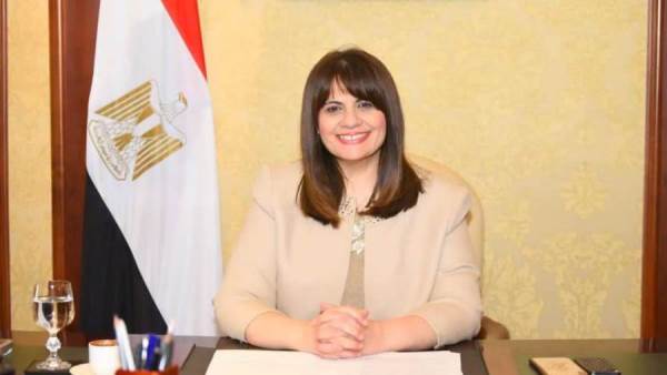 وزيرة الهجرة