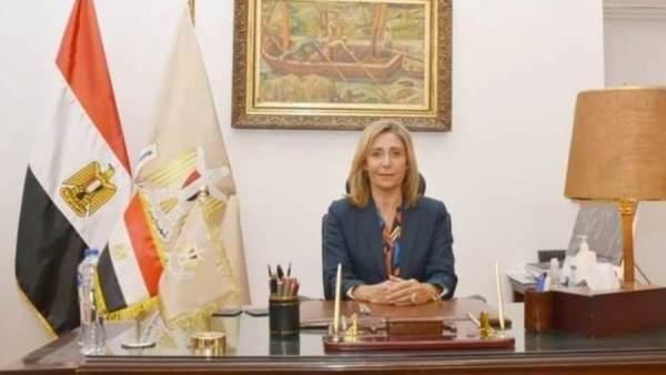 وزيرة الثقافة