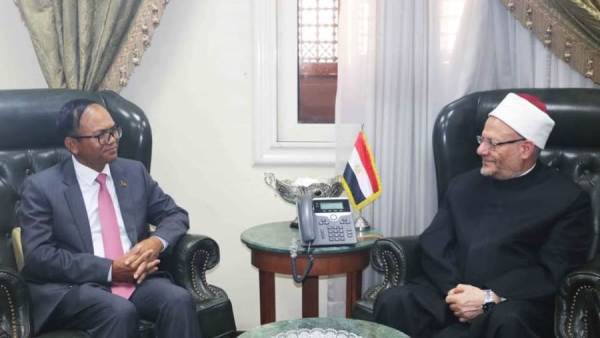المفتي وسفير كمبوديا فالقاهرة