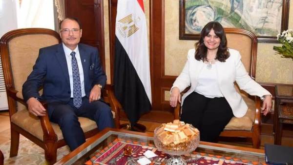 وزيرة الهجرة والدكتور حسن محمود