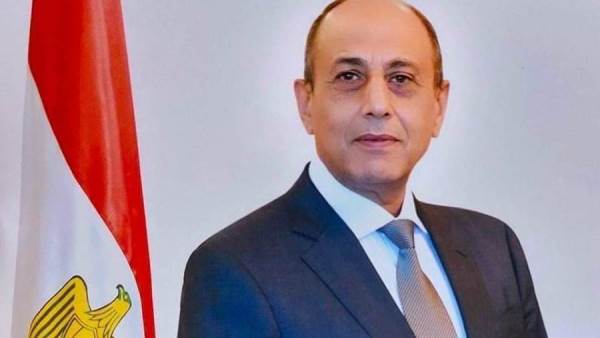 محمد عباس حلمى وزير الطيران المدنى