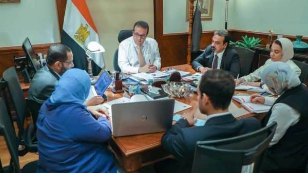اجتماع وزير الصحة