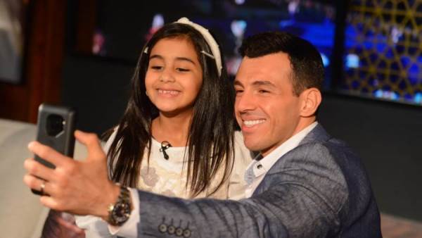 رامي رضوان والطفلة يقين