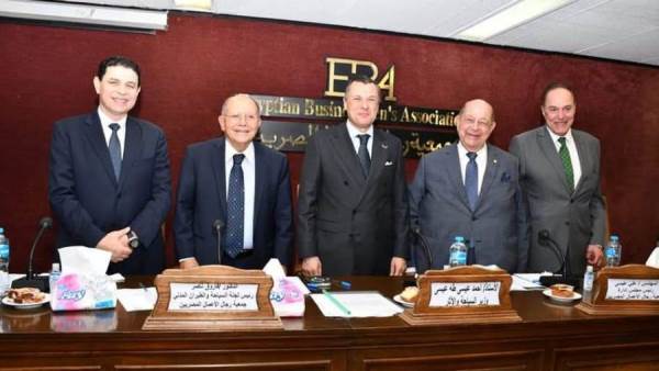 وزير السياحة وأعضاء جمعية رجال الأعمال المصريين