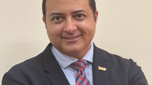 محمد عبد الرحمن مدير علاقات المستثمرين