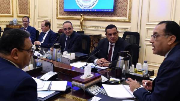 مدبولي يوجه بتقييم الشركات التى تم التعاقد معها بمنظومة النظافة فى القاهرة