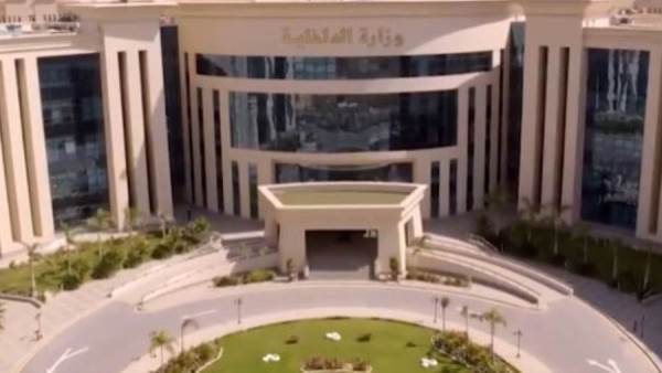 وزير الداخلية يشدد على قيادات الوزارة فرض الرقابة على الأسواق