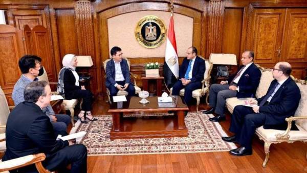 وزير التجارة ووفد سامسونج مصر