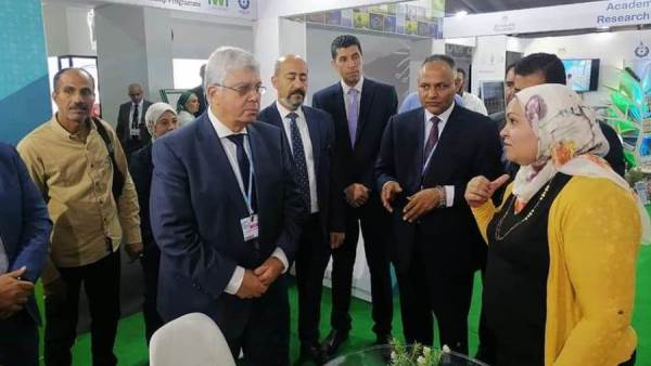 وزير التعليم العالي والبحث العلمي