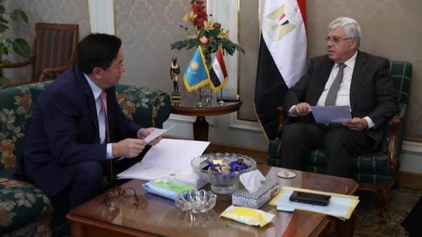 وزير التعليم العالي وسفيرة كازاخستان