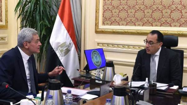 رئيس الوزراء ورئيس هيئة الشراء الموحد
