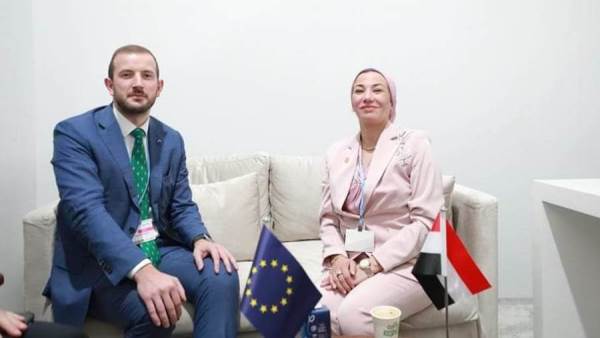 وزيرة البيئة ومغوض الاتحاد الأوروبي للبيئة والمحيطات
