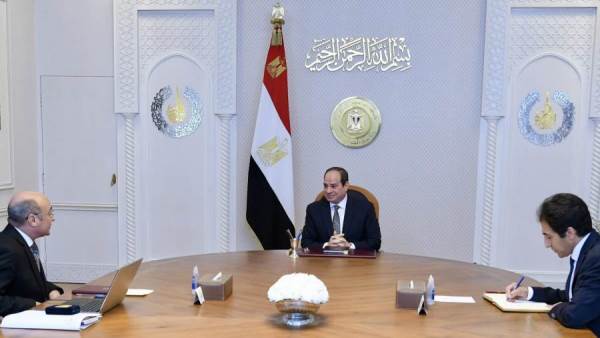 الرئيس السيسى يوجه بفتح فروع جديدة للشهر العقارى وإتاحتها بالفترات المسائية