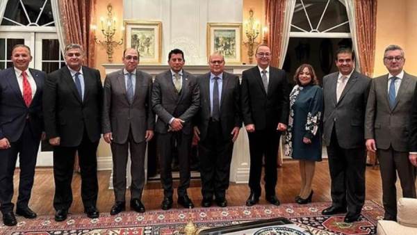 وزير الشباب وسفراء كندا