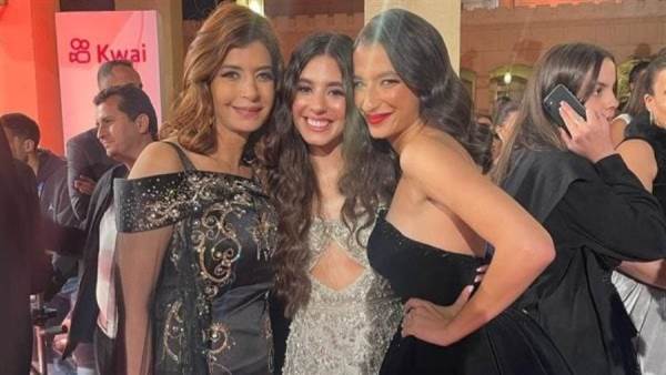 منال سلامة وأبنتها ومايان السيد