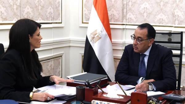 رئيس الوزراء يبحث مع المشاط نتائج لقاءاتها ومبادرات التعاون الدولي خلال قمة المناخ