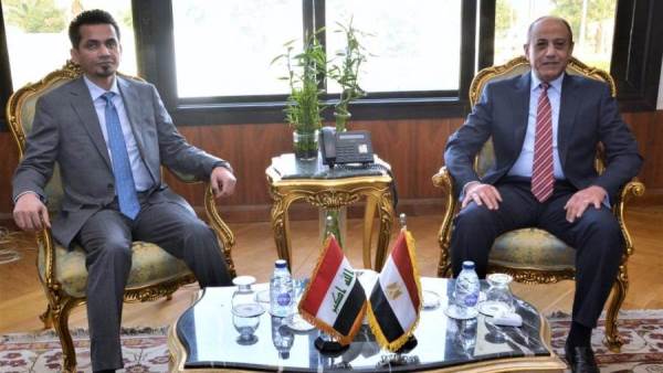 عباس يستقبل وزير النقل العراقي لتعزيز التعاون فى مجال النقل الجوي