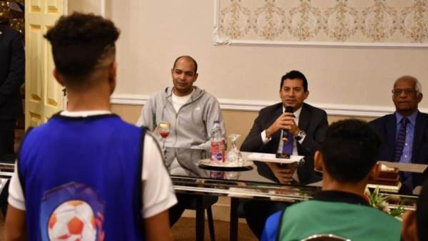وزير الرياضة يلتقى مجموعة من المواهب المشاركين فى برنامج كابيتانو مصر