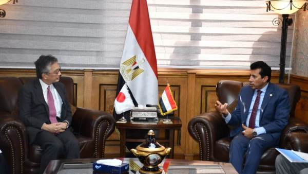 وزير الرياضة يستقبل السفير الياباني بالقاهرة لبحث التعاون