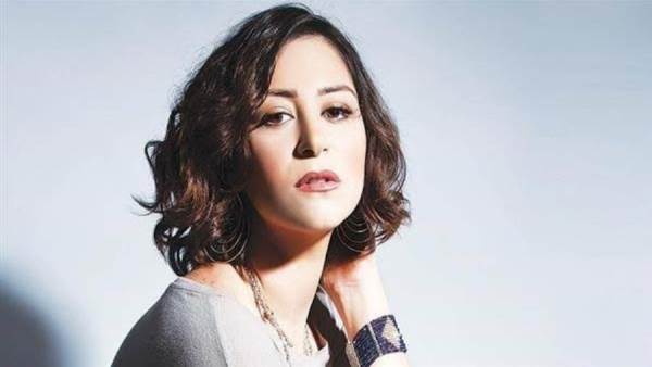 الفنانة منه شلبي