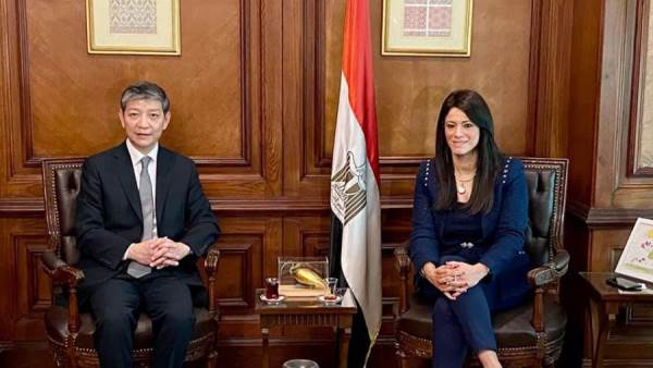وزيرة التعاون الدولي والسفير الصيني
