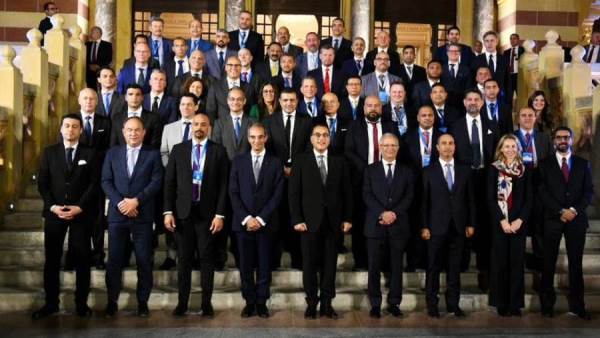 رئيس الوزراء ورئيس الاتصالات