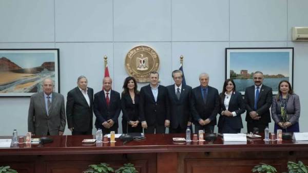 وزير السياحة وأعضاء مجلس إحياء التراث