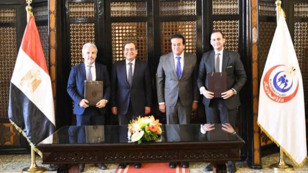 وزيرا البترول والصحة يشهدان توقيع بروتوكول مشترك